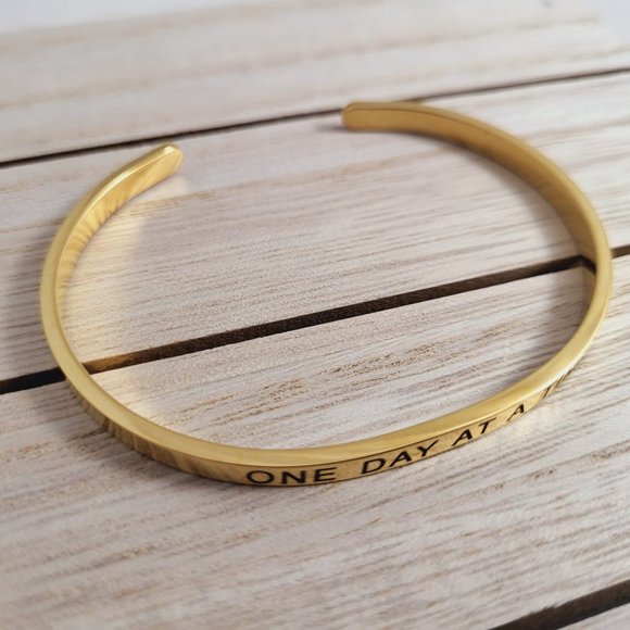 Motivational Bracelets - One Day At A Time Bracelets in GOLD - Picture 3 of 6